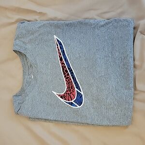 Men's size XL gray Nike tee.